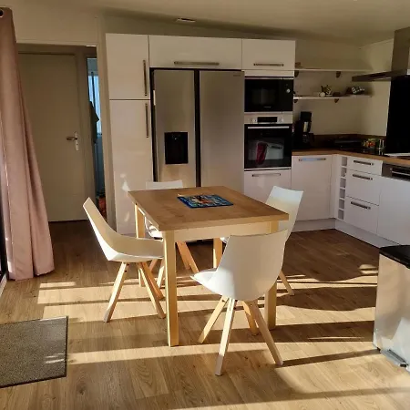 Cosy With Shared Heated Pool 10 From The